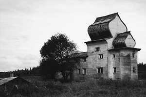 Пустынька. Благовещенская церковь, 1719 г. Фото Ю.Ковыршиной. Пустынька. Благовещенская церковь, 1719 г. Фото Ю.Ковыршиной.